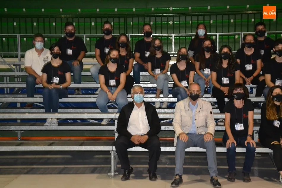 Foto 6 - Los auxiliares de sala y el &lsquo;n&uacute;cleo duro&rsquo; de la Feria, protagonistas de las &uacute;ltimas fotos de...