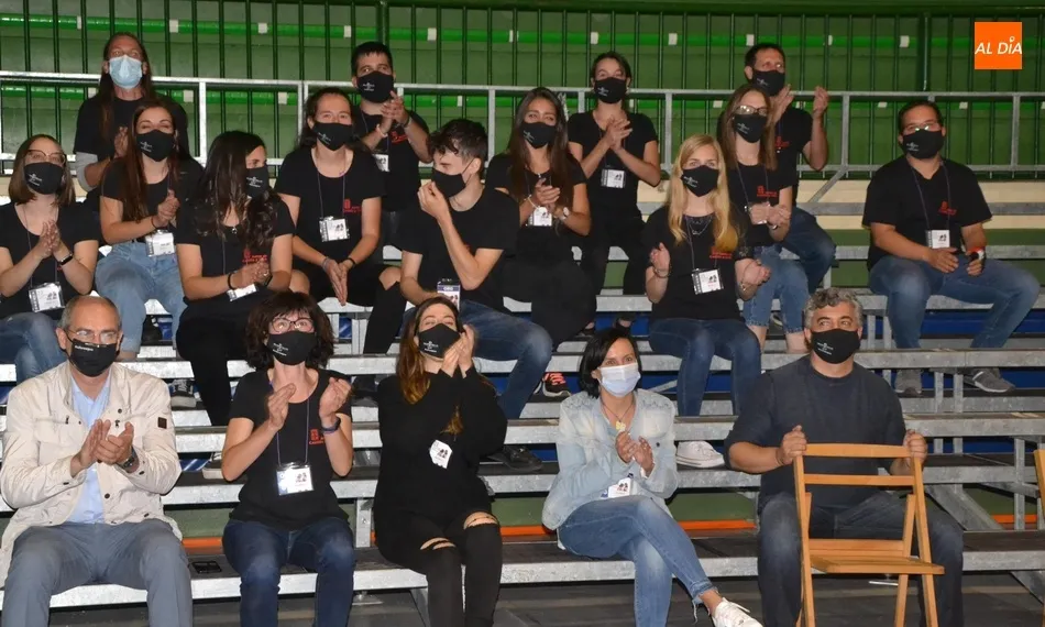 Foto 5 - Los auxiliares de sala y el &lsquo;n&uacute;cleo duro&rsquo; de la Feria, protagonistas de las &uacute;ltimas fotos de...