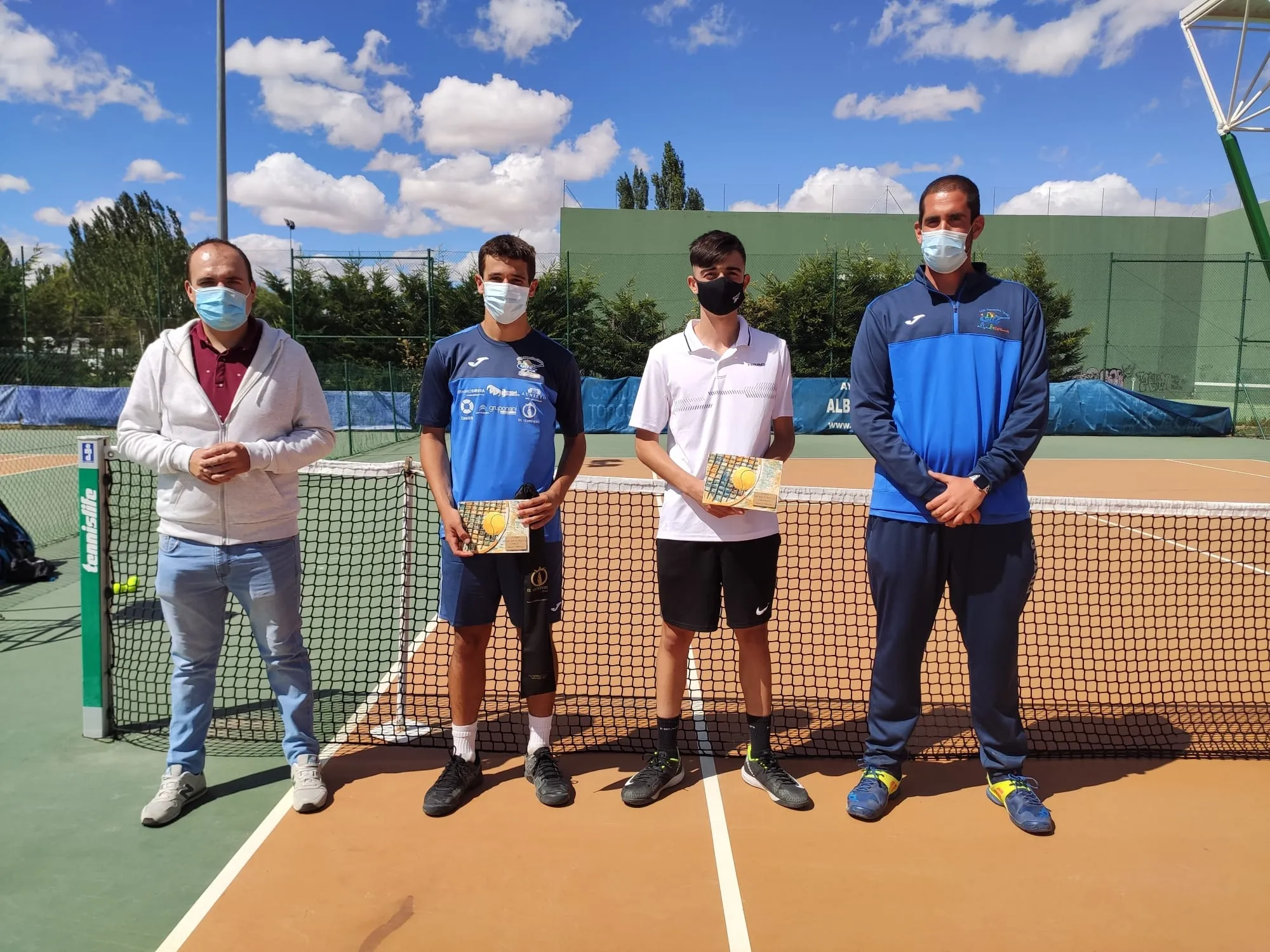 Entrega de trofeos en la categoría absoluta masculina