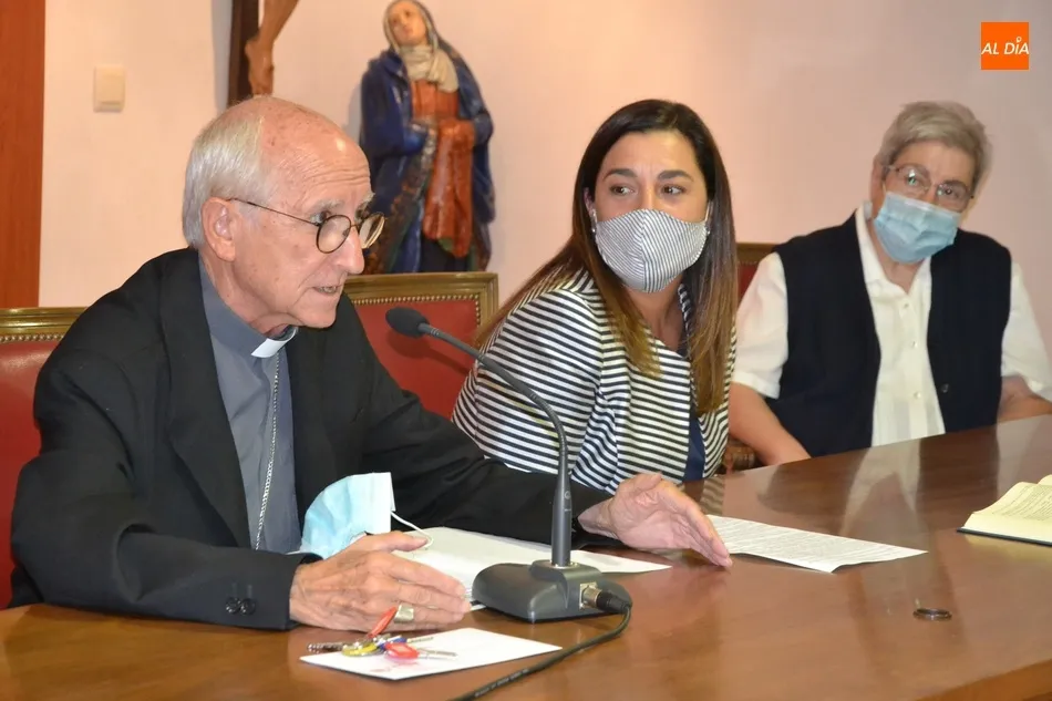 Foto 7 - Mar Manzano toma posesi&oacute;n del cargo de directora de C&aacute;ritas Diocesana  