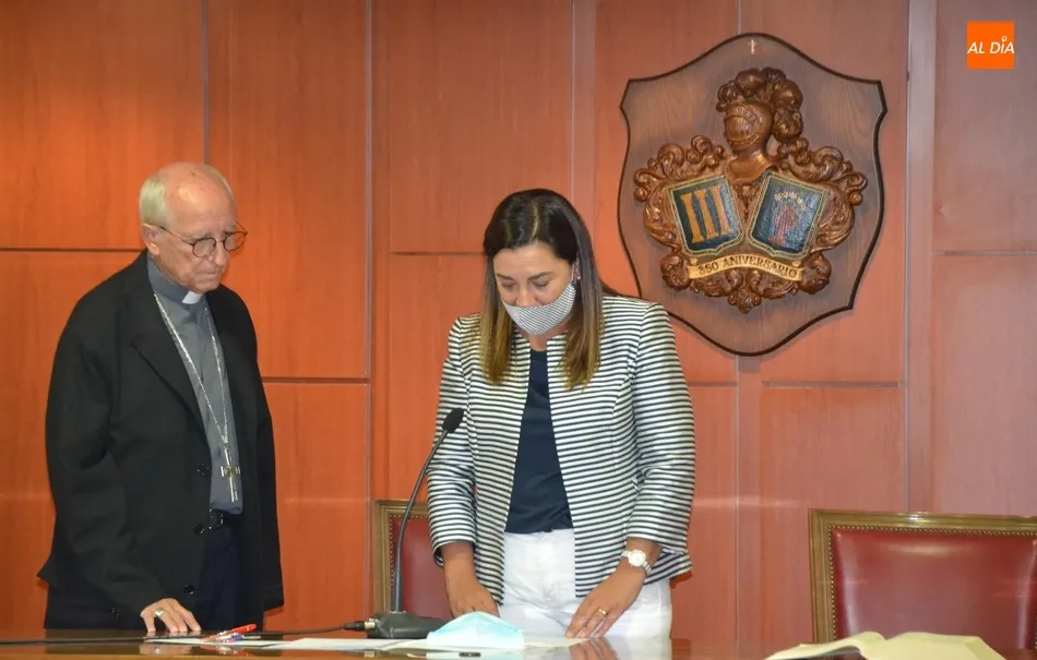 Foto 4 - Mar Manzano toma posesi&oacute;n del cargo de directora de C&aacute;ritas Diocesana  