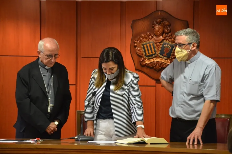 Foto 3 - Mar Manzano toma posesi&oacute;n del cargo de directora de C&aacute;ritas Diocesana  