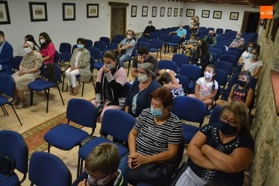 Foto 5 - Mar Manzano toma posesi&oacute;n del cargo de directora de C&aacute;ritas Diocesana  