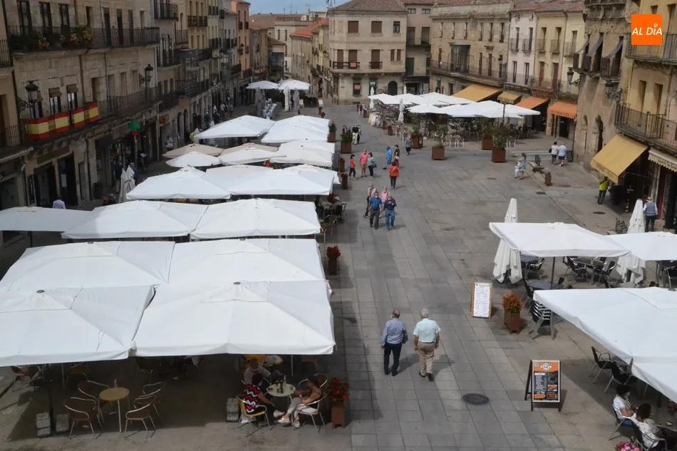 Foto 4 - Desde este martes se puede volver a aparcar en horario comercial en la Plaza Mayor mirobrigense  