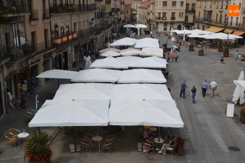 Foto 3 - Desde este martes se puede volver a aparcar en horario comercial en la Plaza Mayor mirobrigense  
