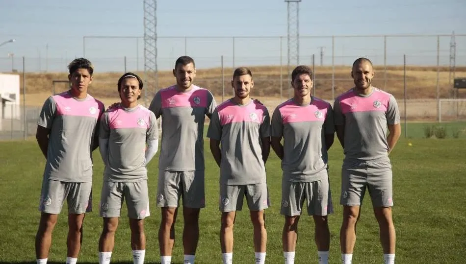 Foto 3 - El Salamanca UDS vuelve al verde e inicia la pretemporada con 15 jugadores