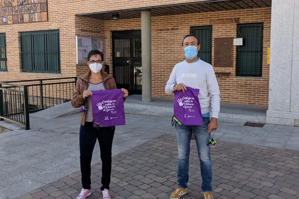 Bolsas con el eslogan Carbajosa contra la Violencia de Género