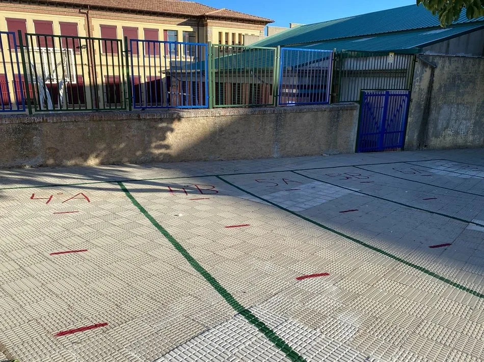 Foto 2 - El Ayuntamiento de Guijuelo prepara los centros para el inicio escolar