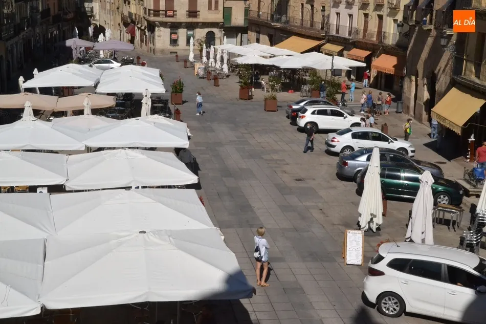 Foto 3 - Los coches retornan a la Plaza Mayor  