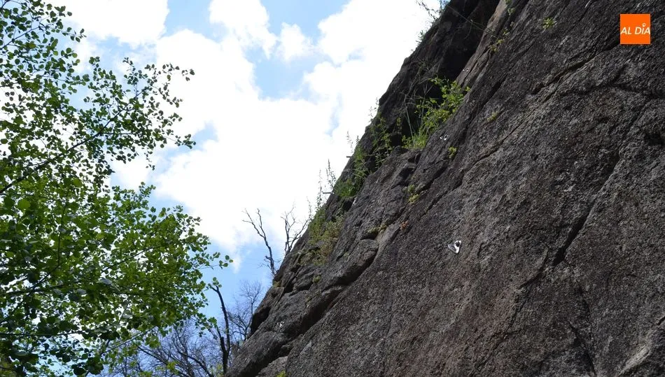 Una vía ferrata es un itinerario equipado para llegar a zonas de difícil acceso
