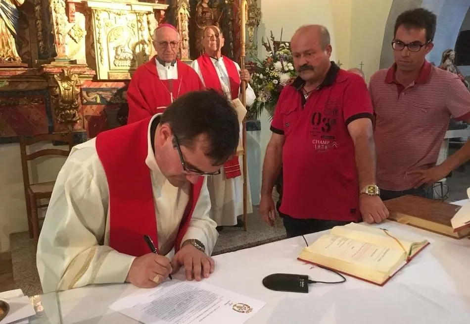 Efraín Peinado, en su toma de posesión el año pasado como párroco de Monsagro