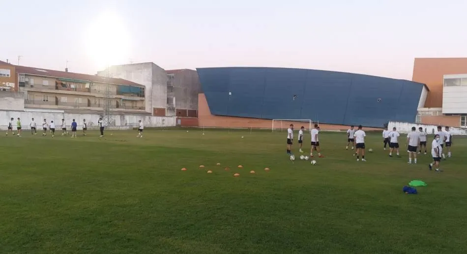 Foto 2 - Dan negativo todas las pruebas de detecci&oacute;n del coronavirus realizadas al Ciudad Rodrigo CF  