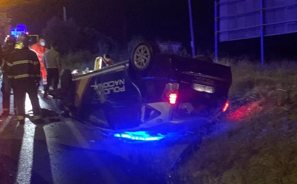 Estado del coche patrulla tras el incidente - CNP