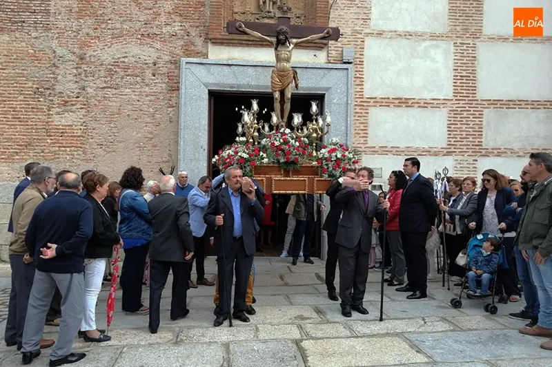Salida del Santo Cristo de la Agonía de la Ermita de San Luis en su fiesta anual. Archivo