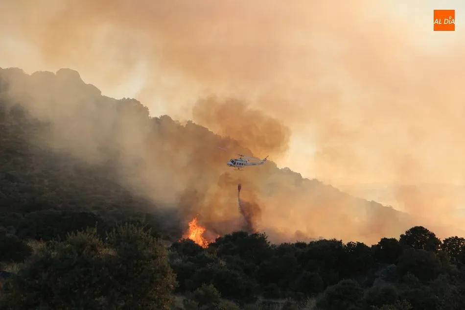 Foto 11 - Un incendio pone en alerta a los vecinos de Guijo de &Aacute;vila y Santiba&ntilde;ez de B&eacute;jar