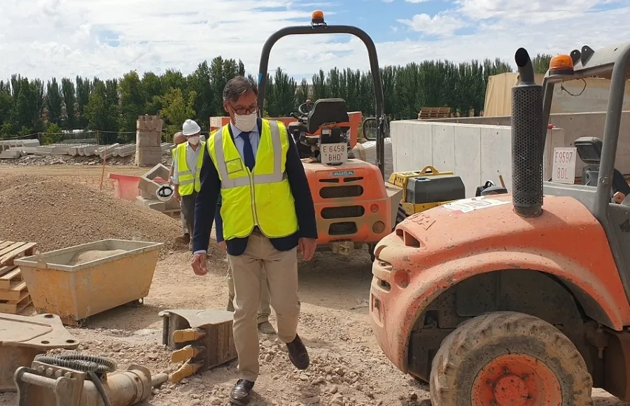 Foto 2 - El vial de acceso al nuevo Hospital estar&aacute; listo este mes