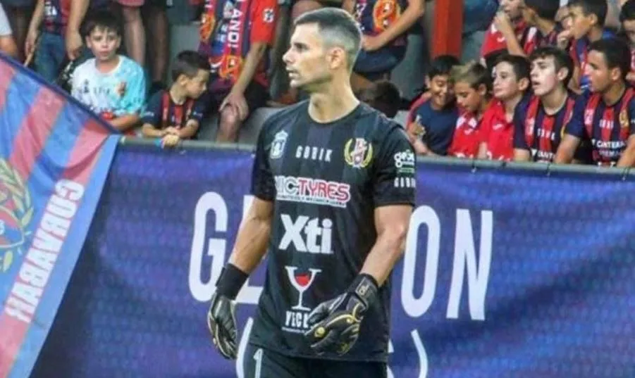 Formado en las cantera del Real Murcia y del FC Cartagena, Miguel Serna procede del Yeclano y había jugado previamente en el Mar Menor FC, el CD Torrevieja y el Hellín Deportivo. Foto Cope