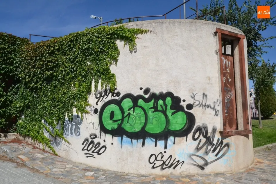 Foto 2 - Los toriles de San Pelayo sufren un ataque grafitero  