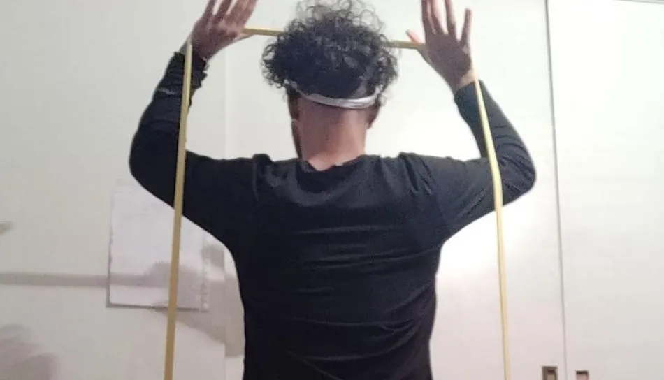 Jugador del Baloncesto Villares realizando ejercicios físicos