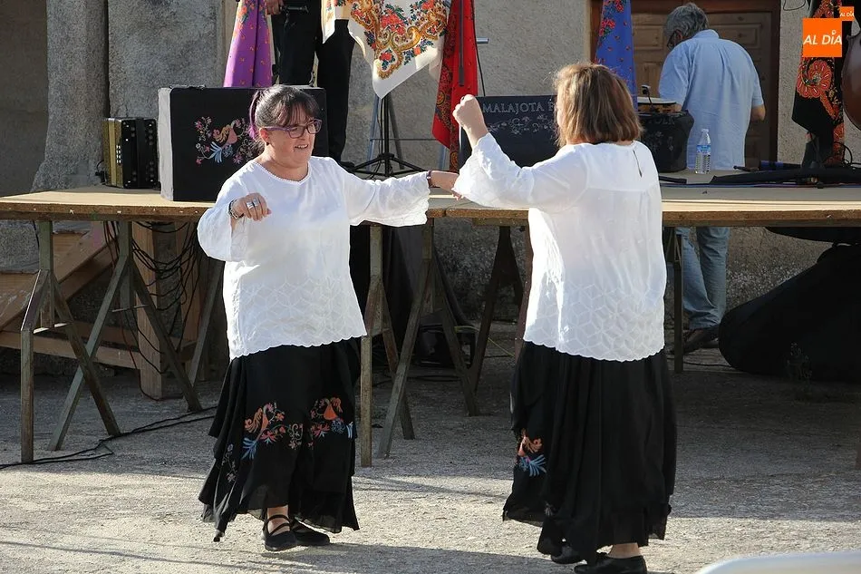 Foto 4 - Malajota Folk pone la nota tradicional al d&iacute;a de la Virgen de los Reyes  