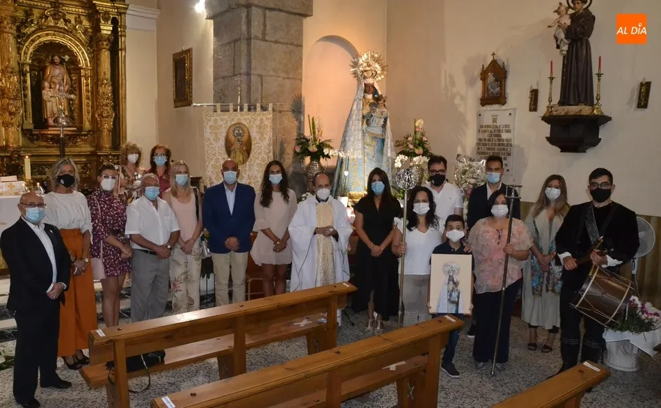 Lleno en la cita solemne en honor a la Virgen de la Peña, con la procesión sustituida por un...