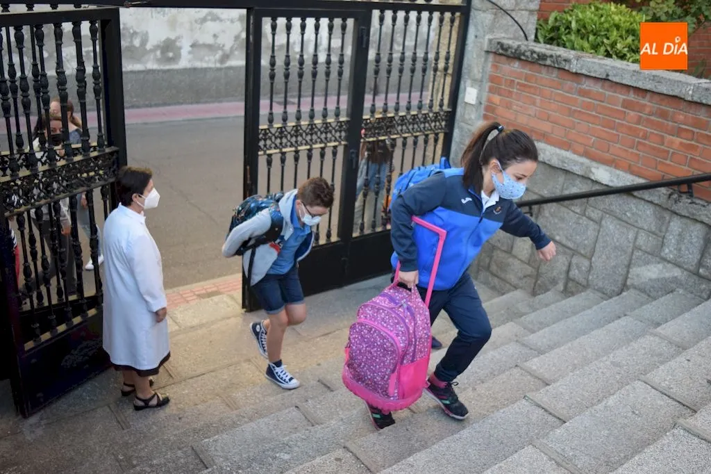 Foto 6 - Arranca el nuevo curso escolar para los alumnos de Educaci&oacute;n Infantil y Educaci&oacute;n Primaria en el...