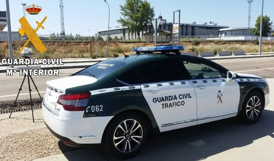 Control de velocidad desde un vehículo de la Guardia Civil. Foto de archivo