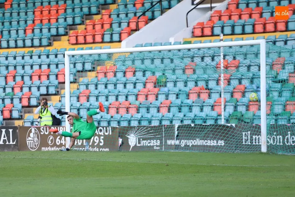 Foto 6 - El Salamanca UDS de Egea se estrena con victoria en el derbi ante el Ciudad Rodrigo (2-0)