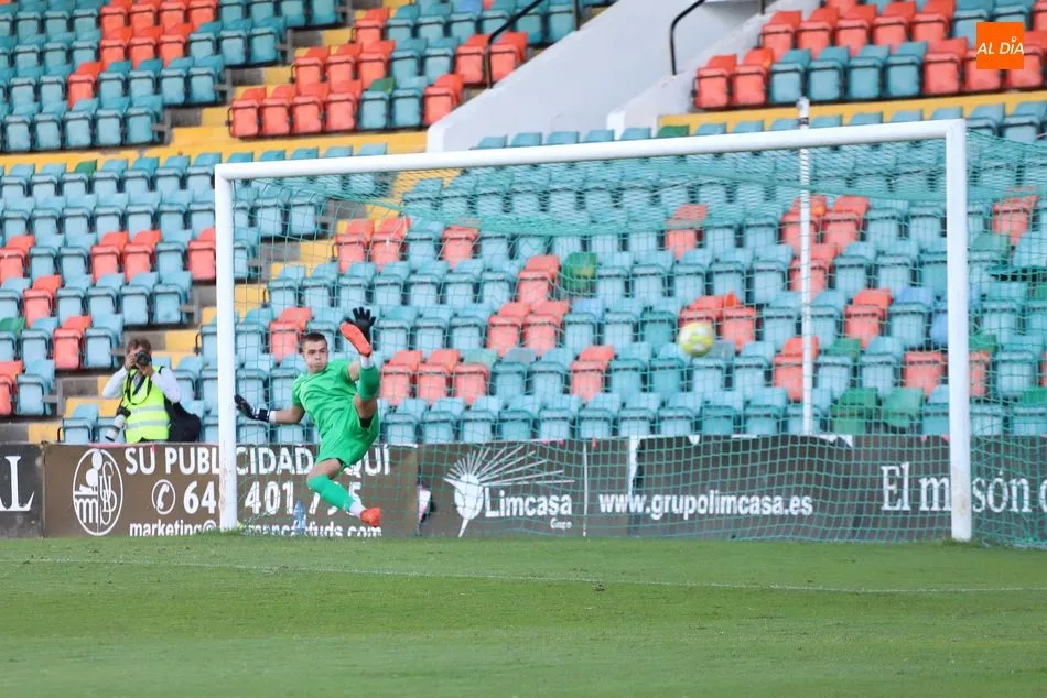 Foto 4 - El Salamanca UDS de Egea se estrena con victoria en el derbi ante el Ciudad Rodrigo (2-0)