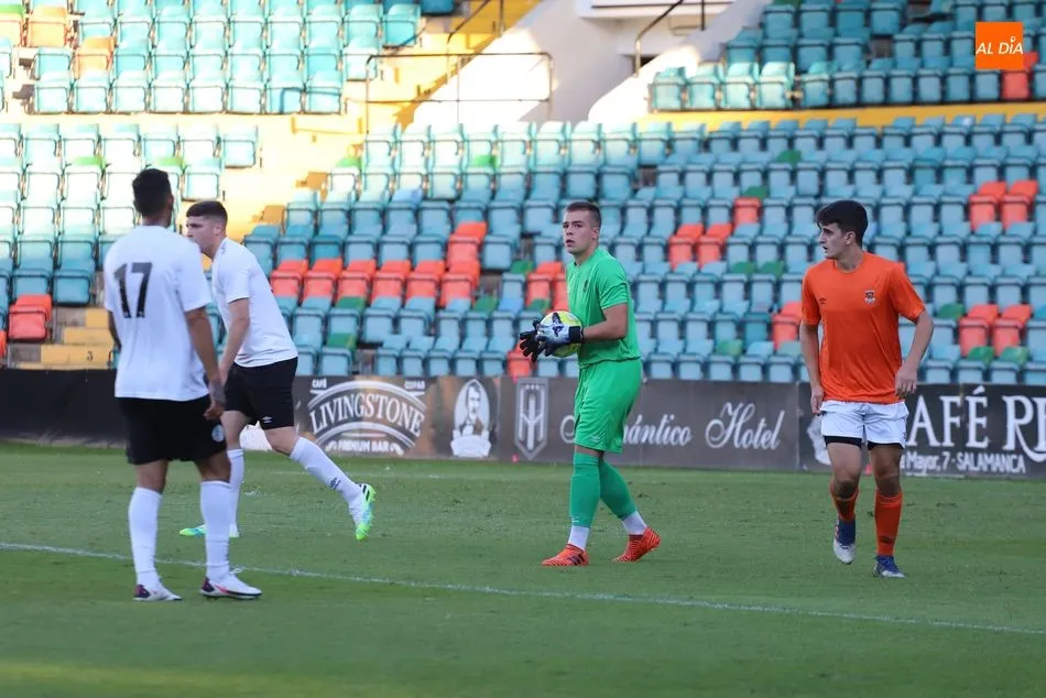 Foto 2 - El Salamanca UDS de Egea se estrena con victoria en el derbi ante el Ciudad Rodrigo (2-0)