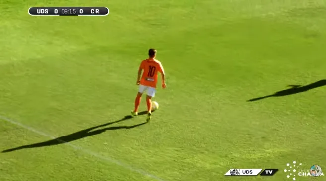 Foto 4 - &Uacute;nicamente un gol fantasma y un penalty hacen caer al Ciudad Rodrigo en su visita al Helm&aacute;ntico  