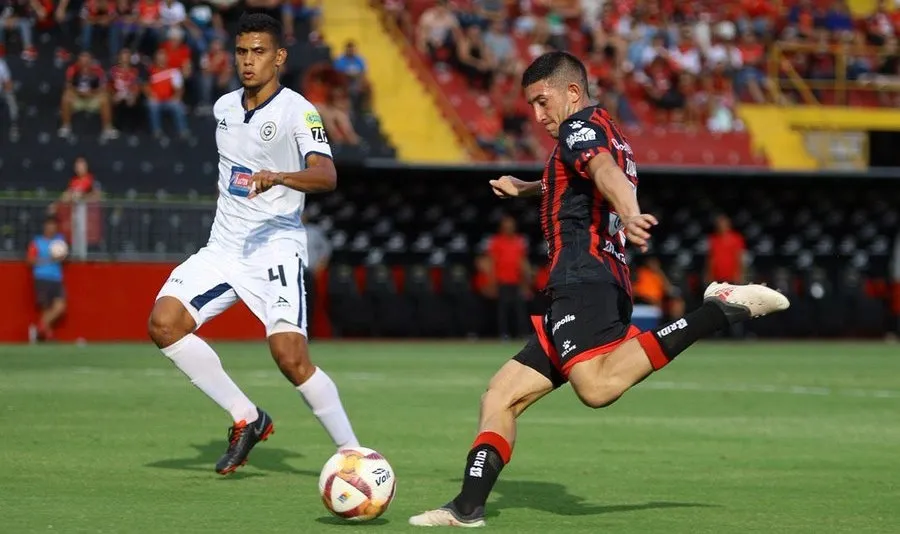 Facundo Zabala en un partido de la Primera de Costa Rica con el L. D. Alajuelense. Foto @ldacr