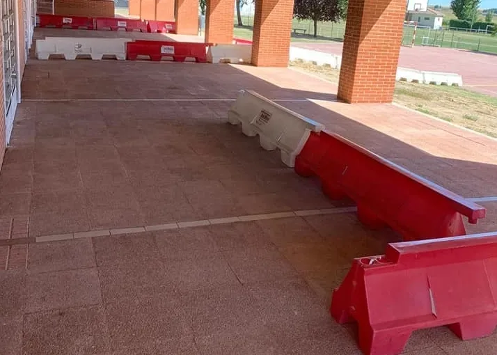 Foto 6 - El colegio &ldquo;Villa de Felipe II&rdquo; de Villoruela estrena se&ntilde;alizaci&oacute;n  &nbsp;  