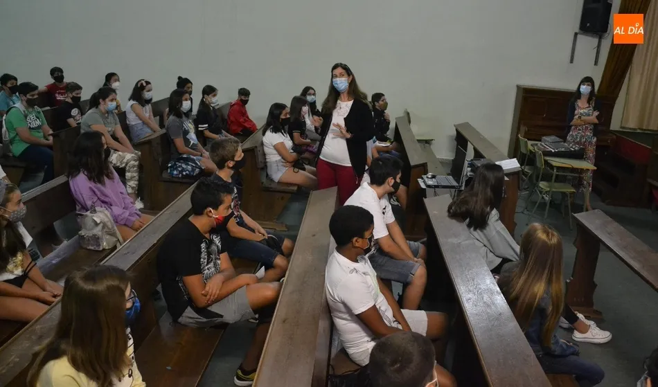 Foto 5 - Los nuevos alumnos de 1&ordm; de la ESO del Fray Diego se adentran por 1&ordf; vez en su nueva casa  