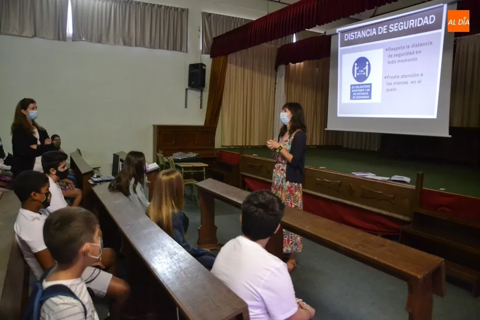 Foto 2 - Los nuevos alumnos de 1&ordm; de la ESO del Fray Diego se adentran por 1&ordf; vez en su nueva casa  