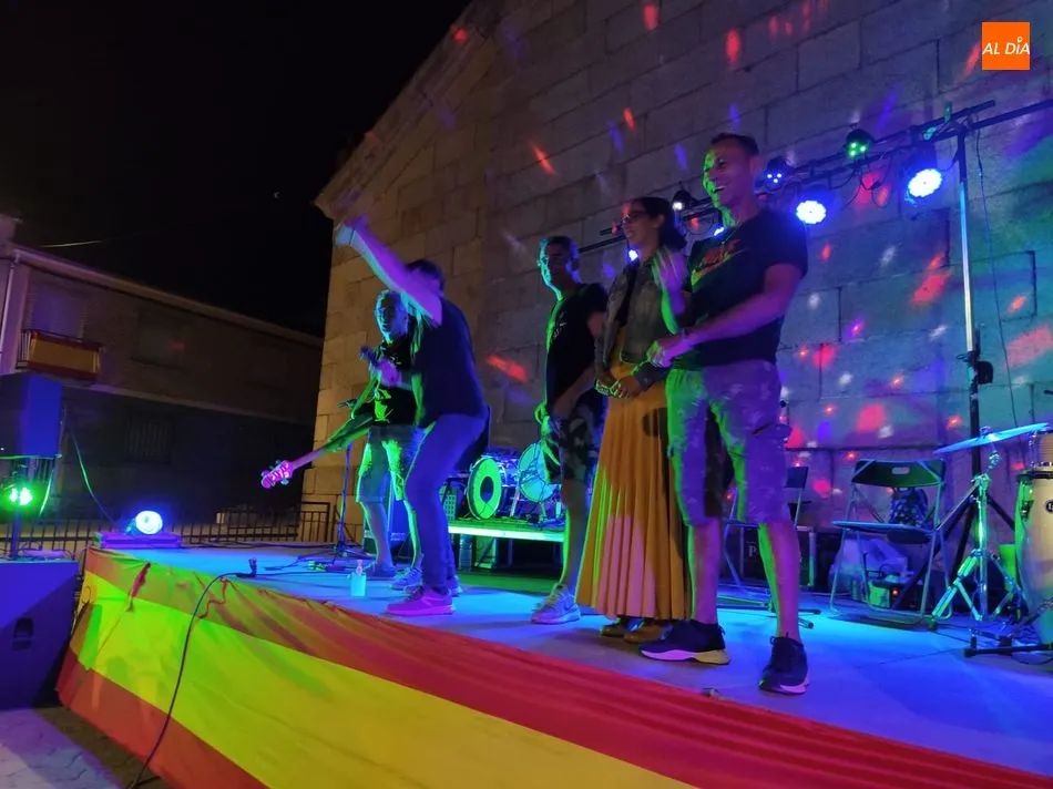 Foto 4 - M&uacute;sica y buen humor con Rumba Stress en Barruecopardo  