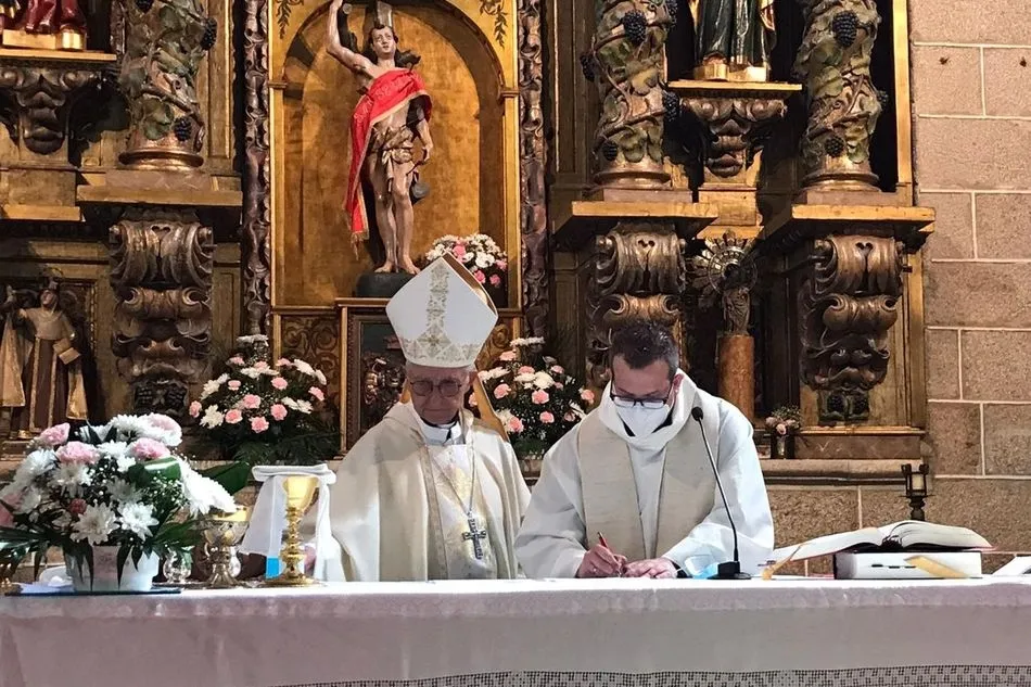 Foto 8 - El sacerdote Miguel &Aacute;ngel Garc&iacute;a toma posesi&oacute;n de la parroquia&nbsp;de Vilvestre  