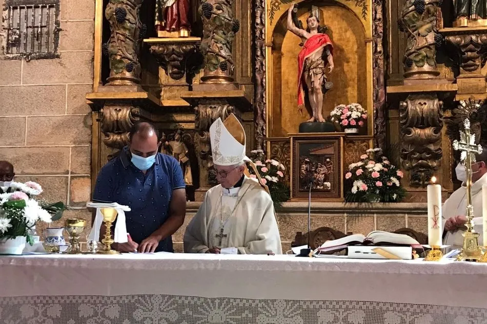 Foto 7 - El sacerdote Miguel &Aacute;ngel Garc&iacute;a toma posesi&oacute;n de la parroquia&nbsp;de Vilvestre  