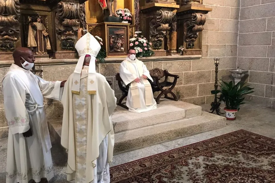 Foto 4 - El sacerdote Miguel &Aacute;ngel Garc&iacute;a toma posesi&oacute;n de la parroquia&nbsp;de Vilvestre  