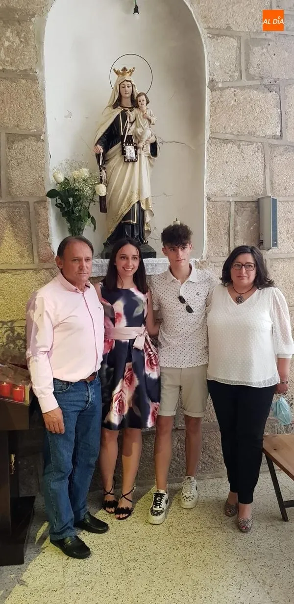 Foto 5 - Los hermanos Marcos y Gloria Martin Nieto, mayordomos de la Virgen del Carmen  