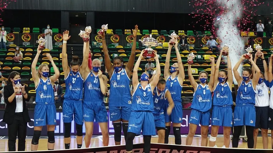 El Perfumerías Avenida celebra el nuevo título conseguido - Twitter Avenida