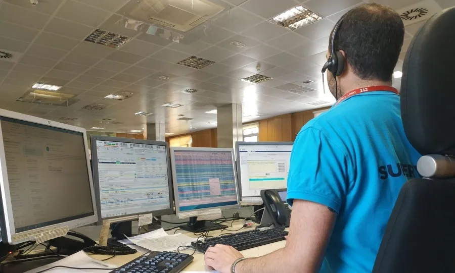 Imagen de archivo de un operador del Servicio de Emergencias de Castilla y León 112 - @112CYL