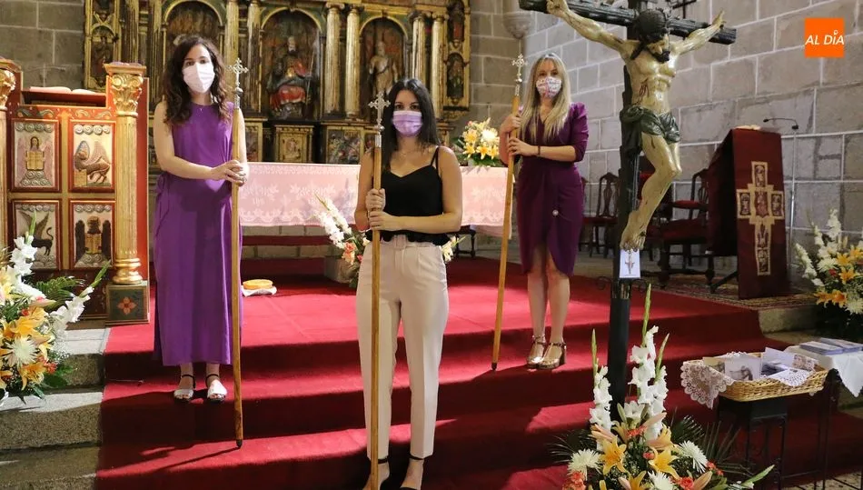 Las hermanas Marta y Leticia Amador Rueda y la prima de estas, Amanda Francisco Amador, ejercieron de mayordomas / CORRAL