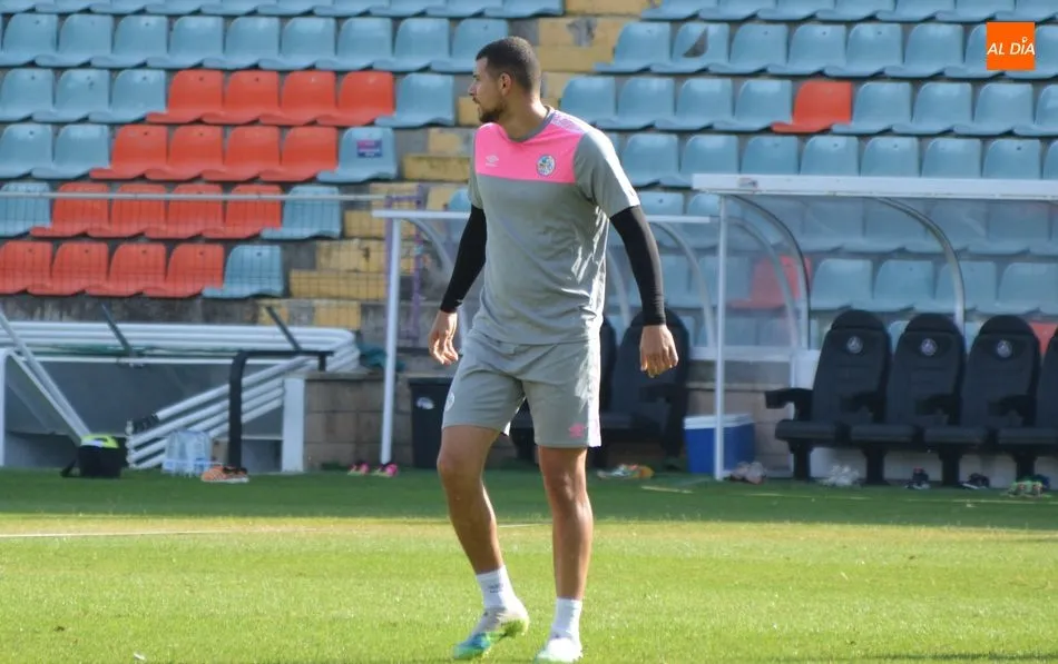 El nuevo delantero del Salamanca UDS, Luis Madrigal, en el entrenamiento de este martes