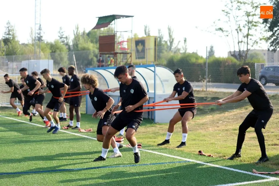 Foto 10 - El filial del Salamanca UDS se pone manos a la obra bajo las &oacute;rdenes de Javier Guill&eacute;n