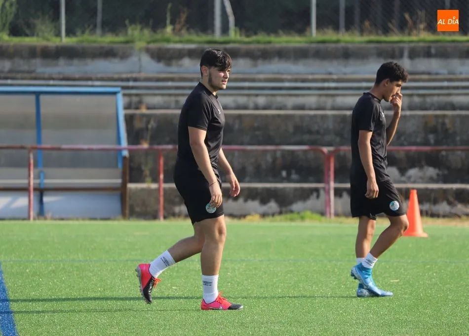 Foto 5 - El filial del Salamanca UDS se pone manos a la obra bajo las &oacute;rdenes de Javier Guill&eacute;n