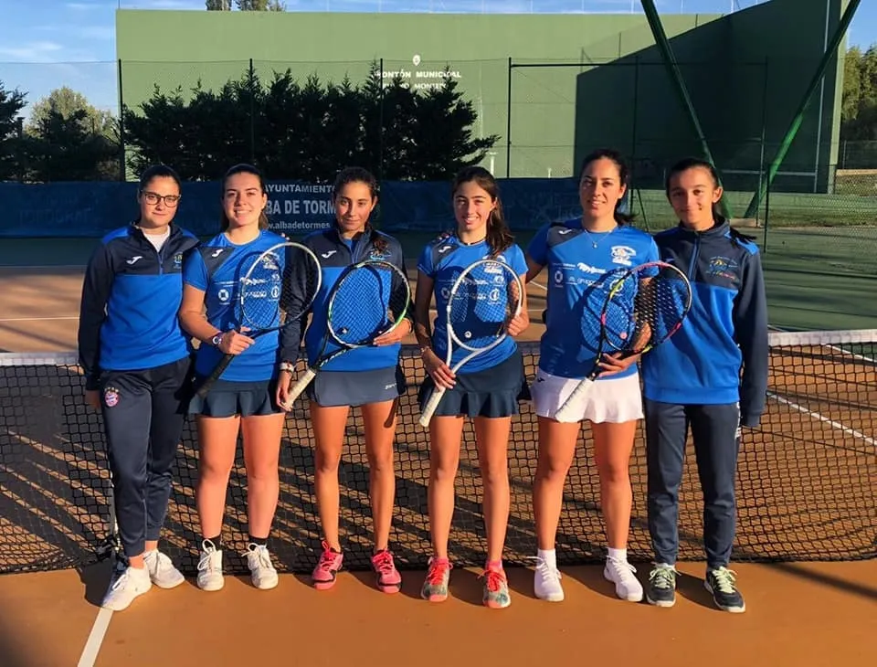 Integrantes del equipo absoluto femenino del Club Tenis Alba de Tormes