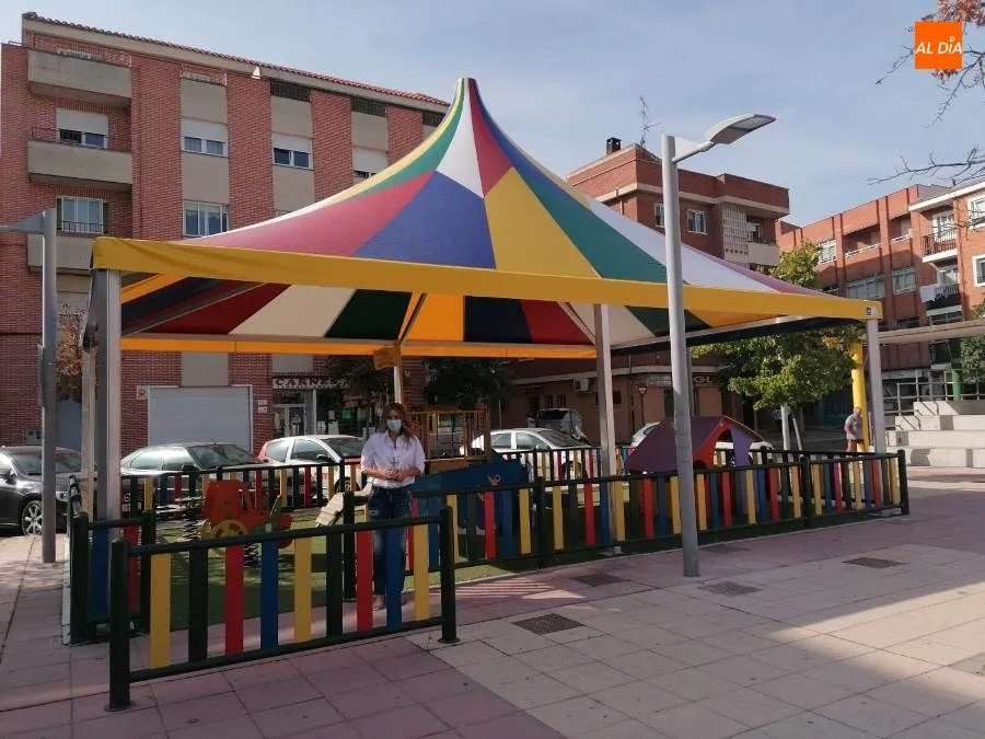 Foto 5 - El parque infantil de la Plaza Mayor de Santa Marta estrena una colorida carpa