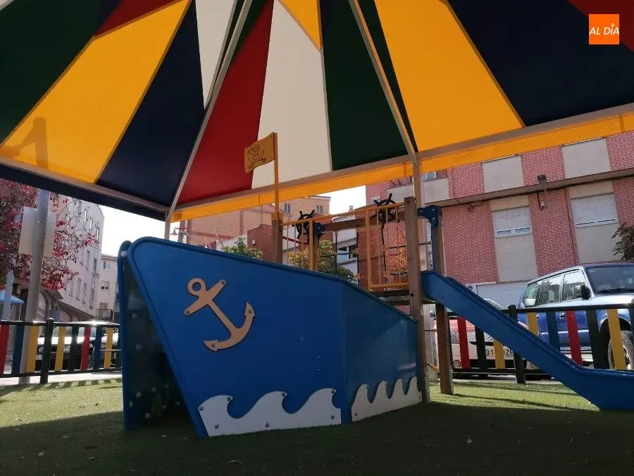 Foto 7 - El parque infantil de la Plaza Mayor de Santa Marta estrena una colorida carpa