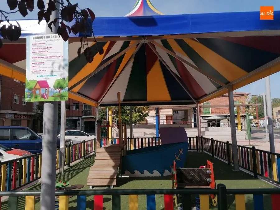 Foto 6 - El parque infantil de la Plaza Mayor de Santa Marta estrena una colorida carpa